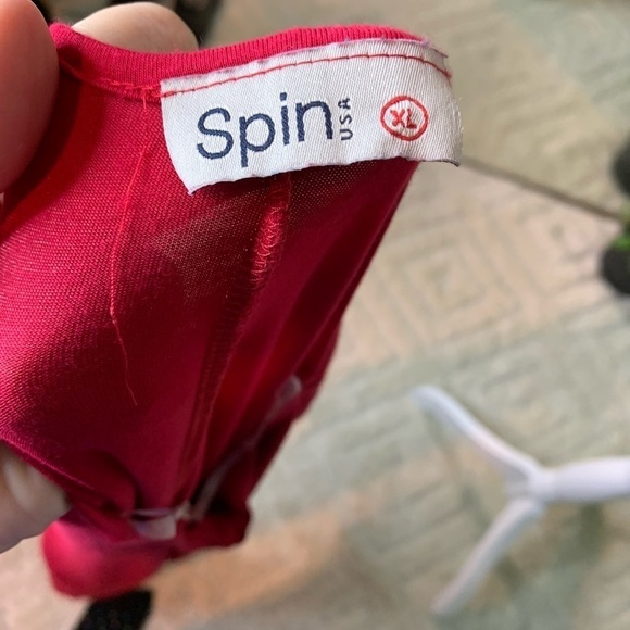 Elegant Red Midi Dress with Lace Trim - Picture 10 of 12